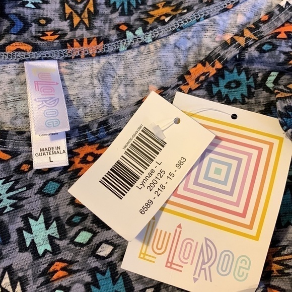 Lularoe Lynnae Long Sleeved Tunic Size Large NWT - Picture 3 of 5